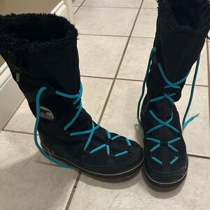 Sorel Black Winter Boots with Teal Laces